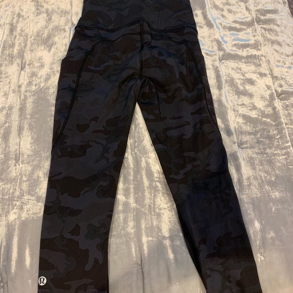 Lulu fast and free pants black camo 25”